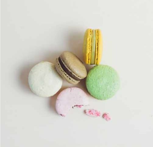 /images/image-macaron-desktop.jpg